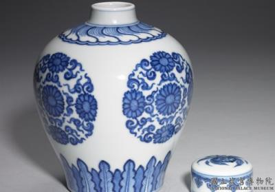 图片[3]-Tea caddy with decoration of chrysanthemum in underglaze blue, Qing dynasty, Yongzheng reign (1723-1735)-China Archive